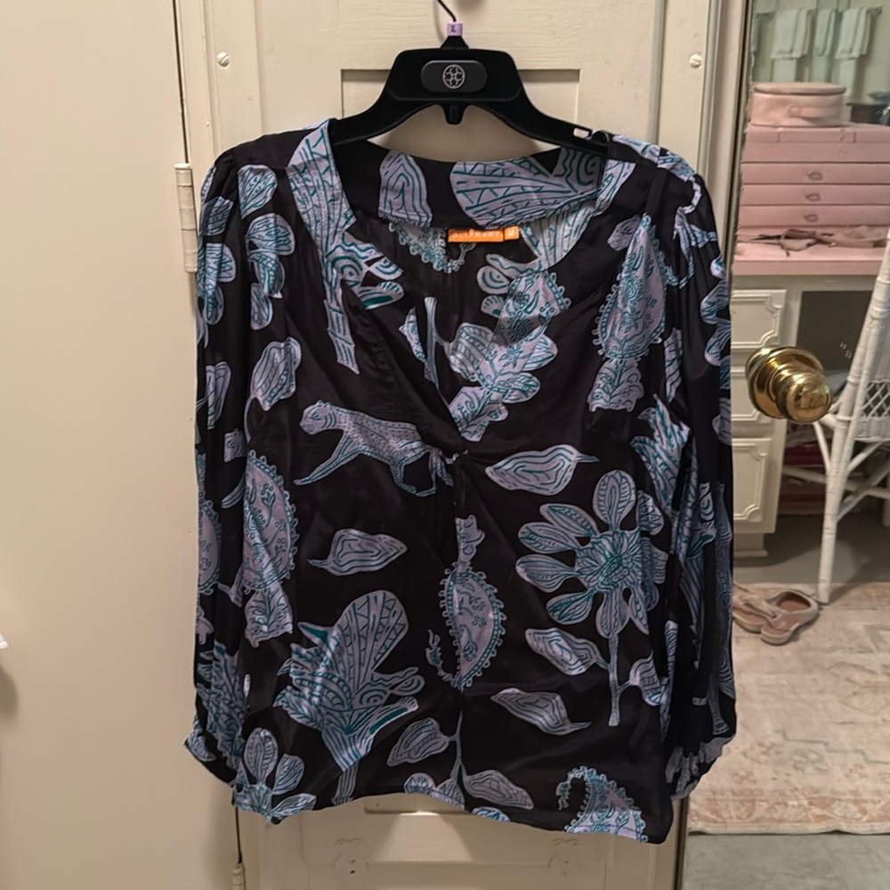 New without tags! Fabulous Oliphant top!. Size M